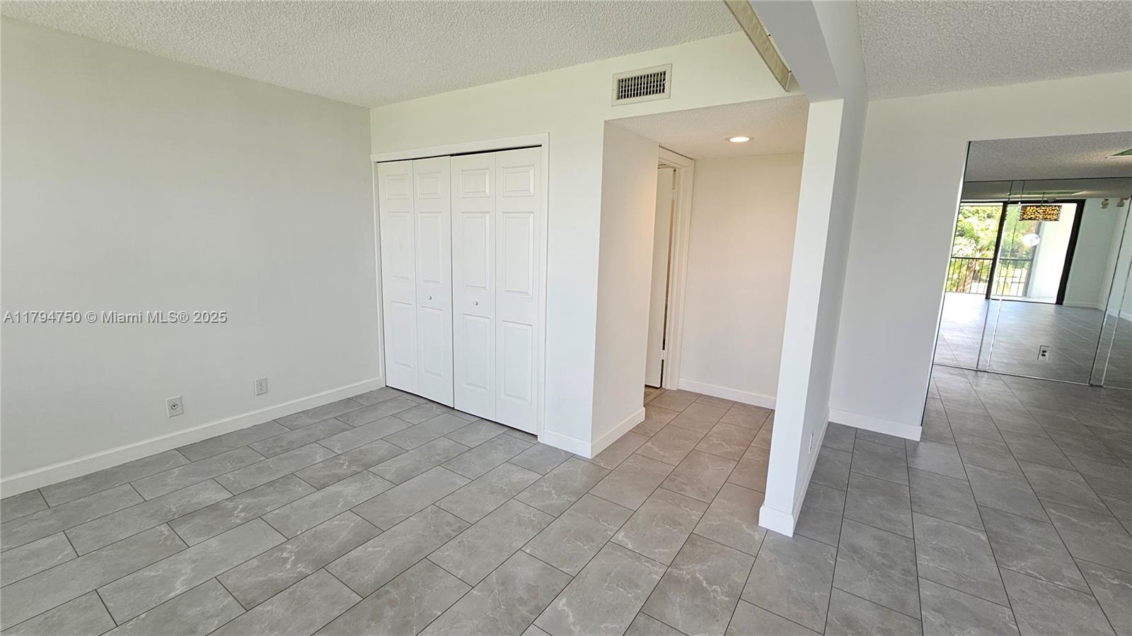 COUNTRY CLUB APTS AT - Residential