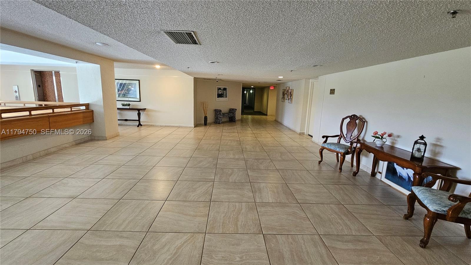 COUNTRY CLUB APTS AT - Residential