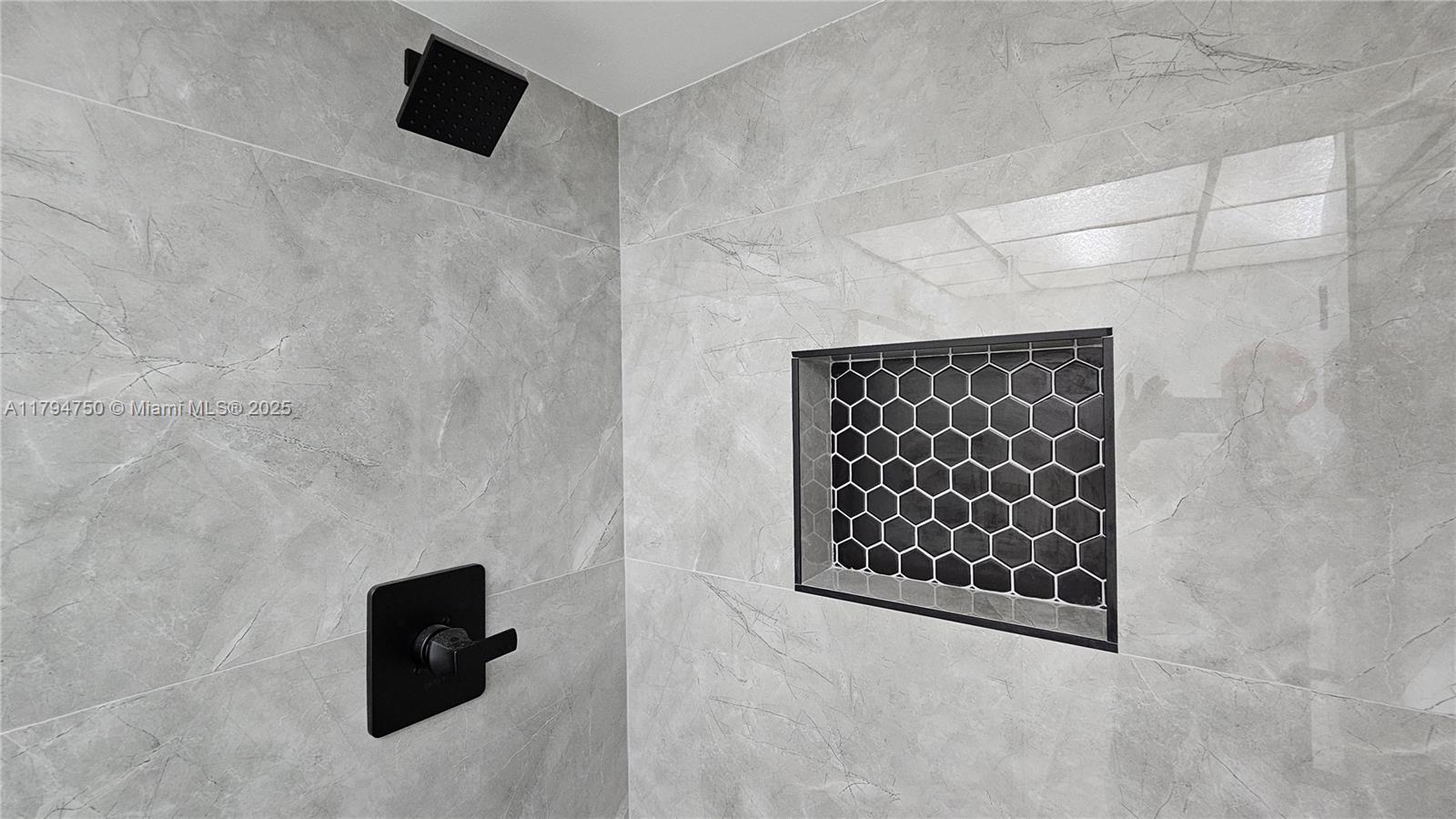 COUNTRY CLUB APTS AT - Residential