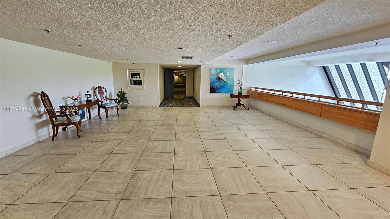 COUNTRY CLUB APTS AT - Residential