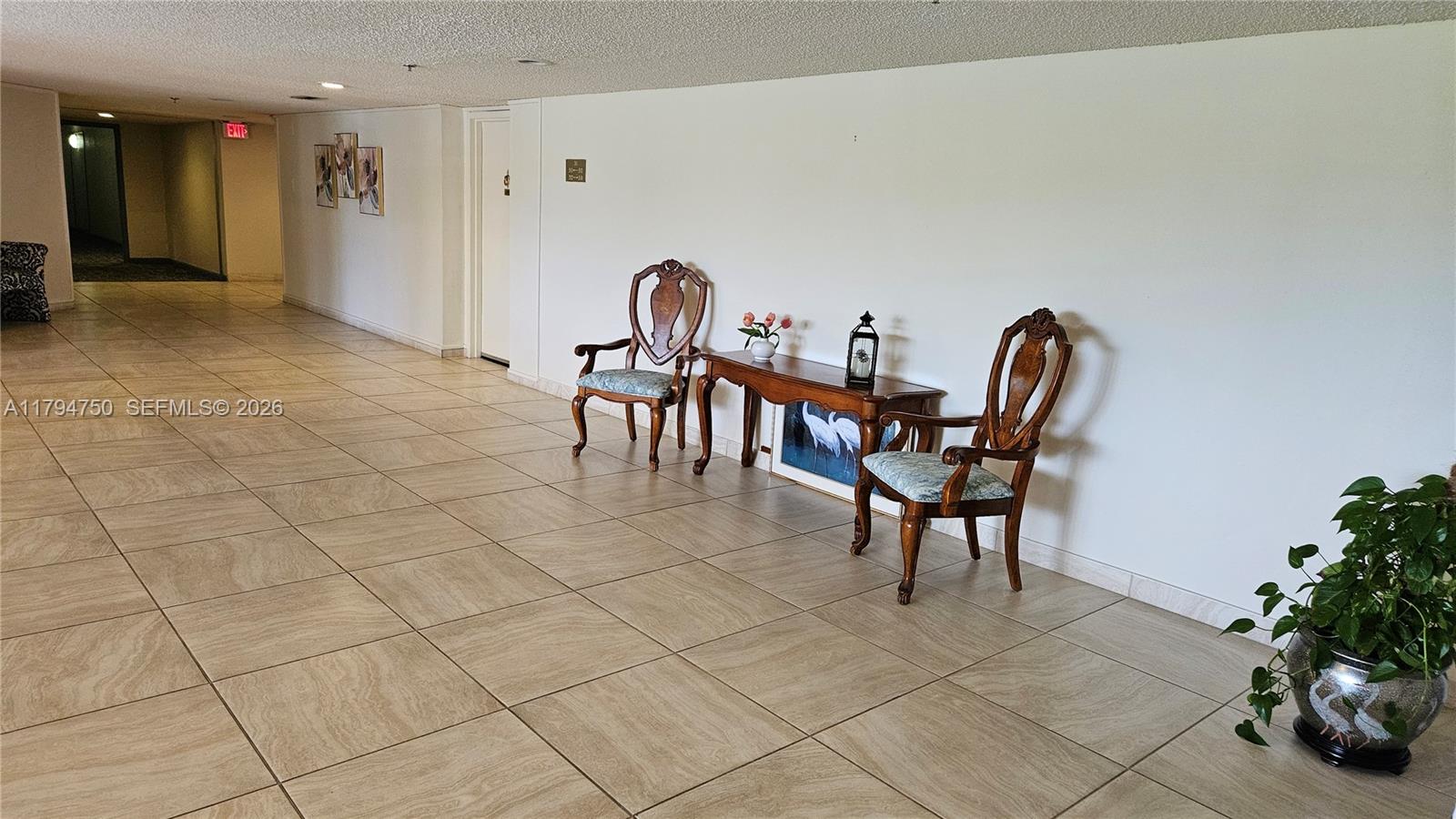 COUNTRY CLUB APTS AT - Residential