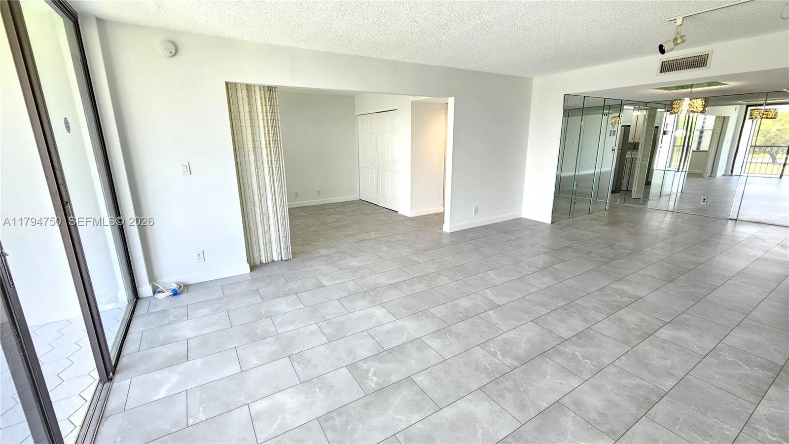 COUNTRY CLUB APTS AT - Residential