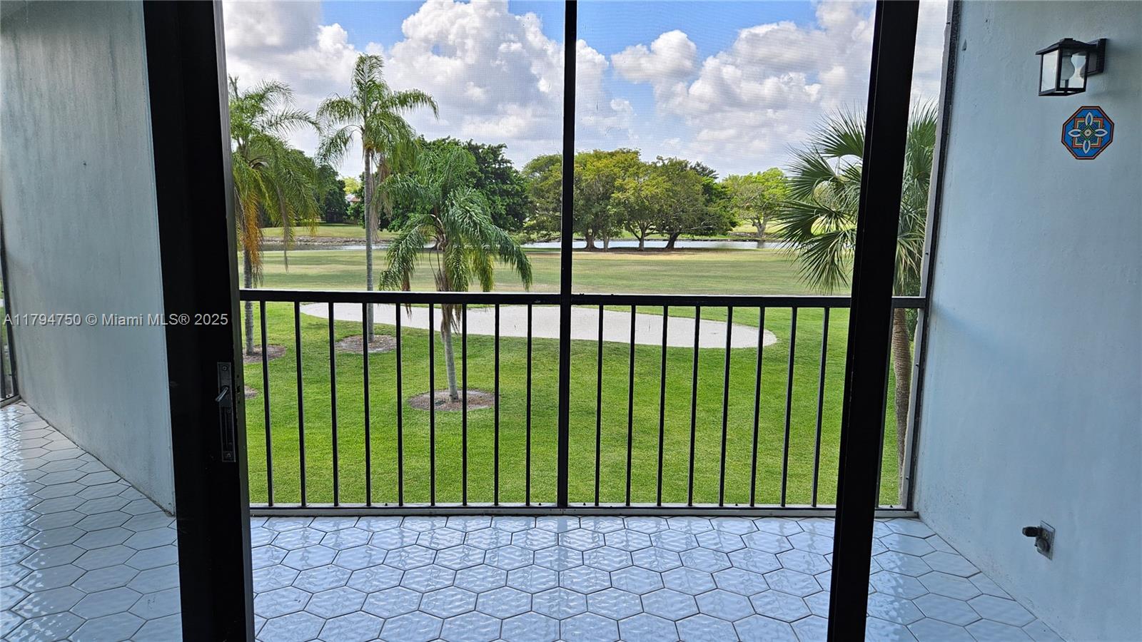 COUNTRY CLUB APTS AT - Residential