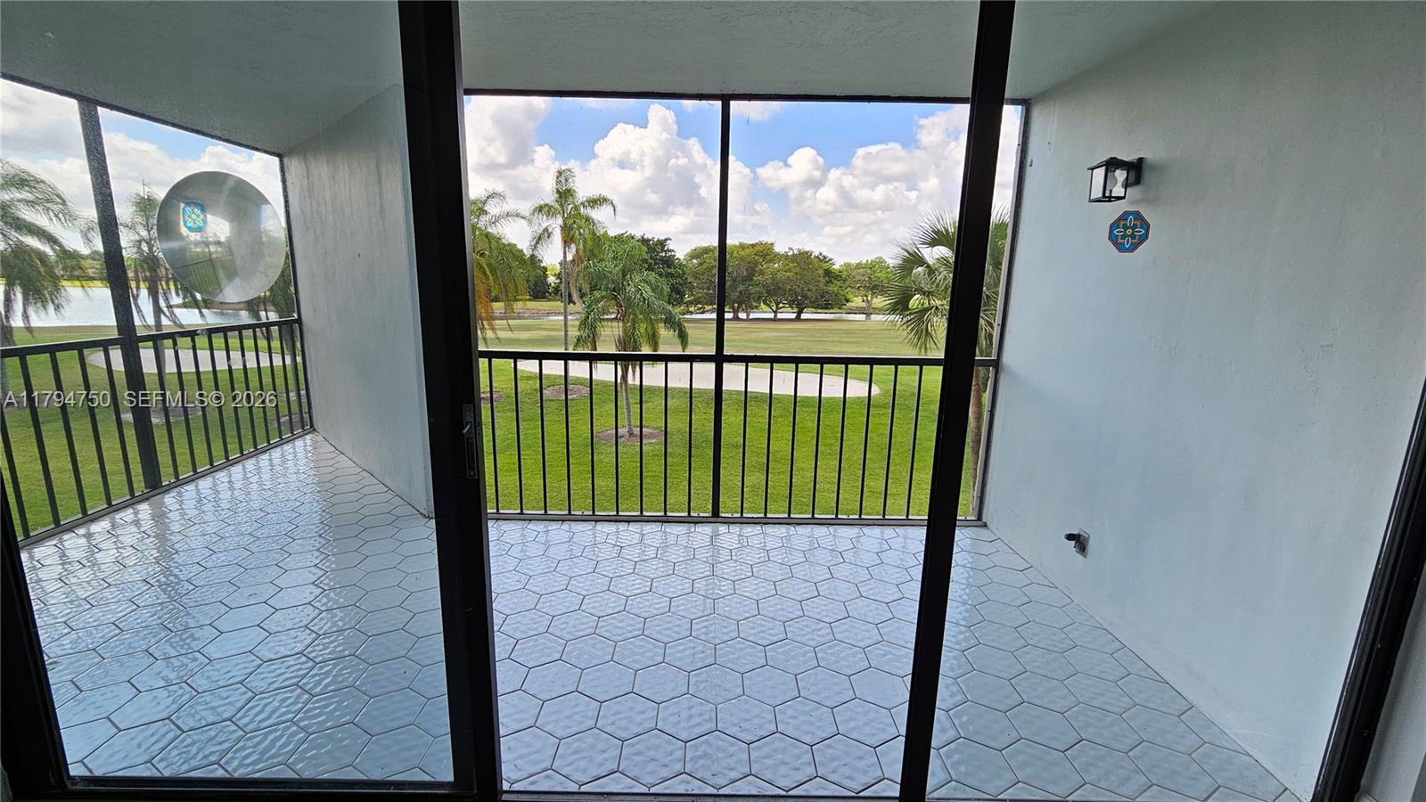 COUNTRY CLUB APTS AT - Residential