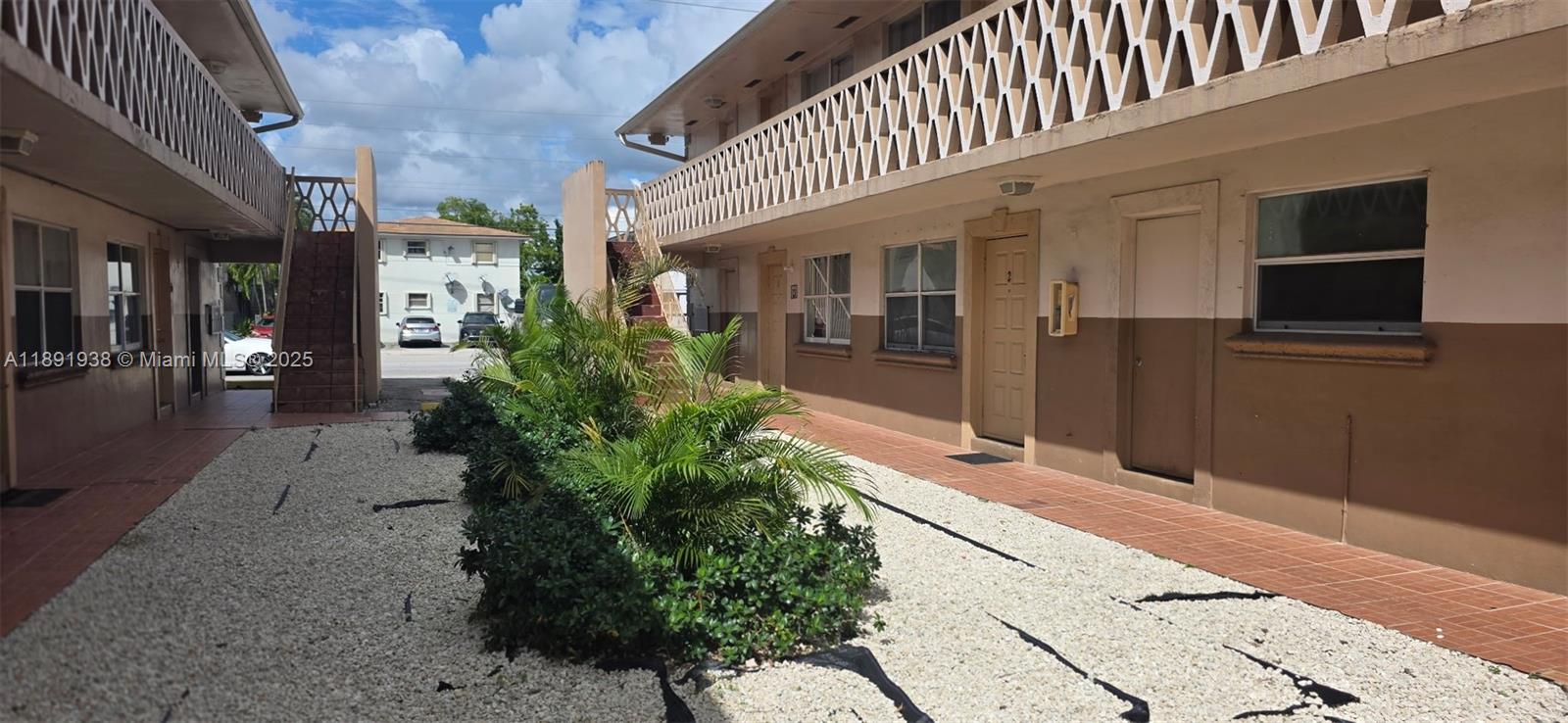 PHILLIPSONS ADDN TO HIALE - Residential Lease