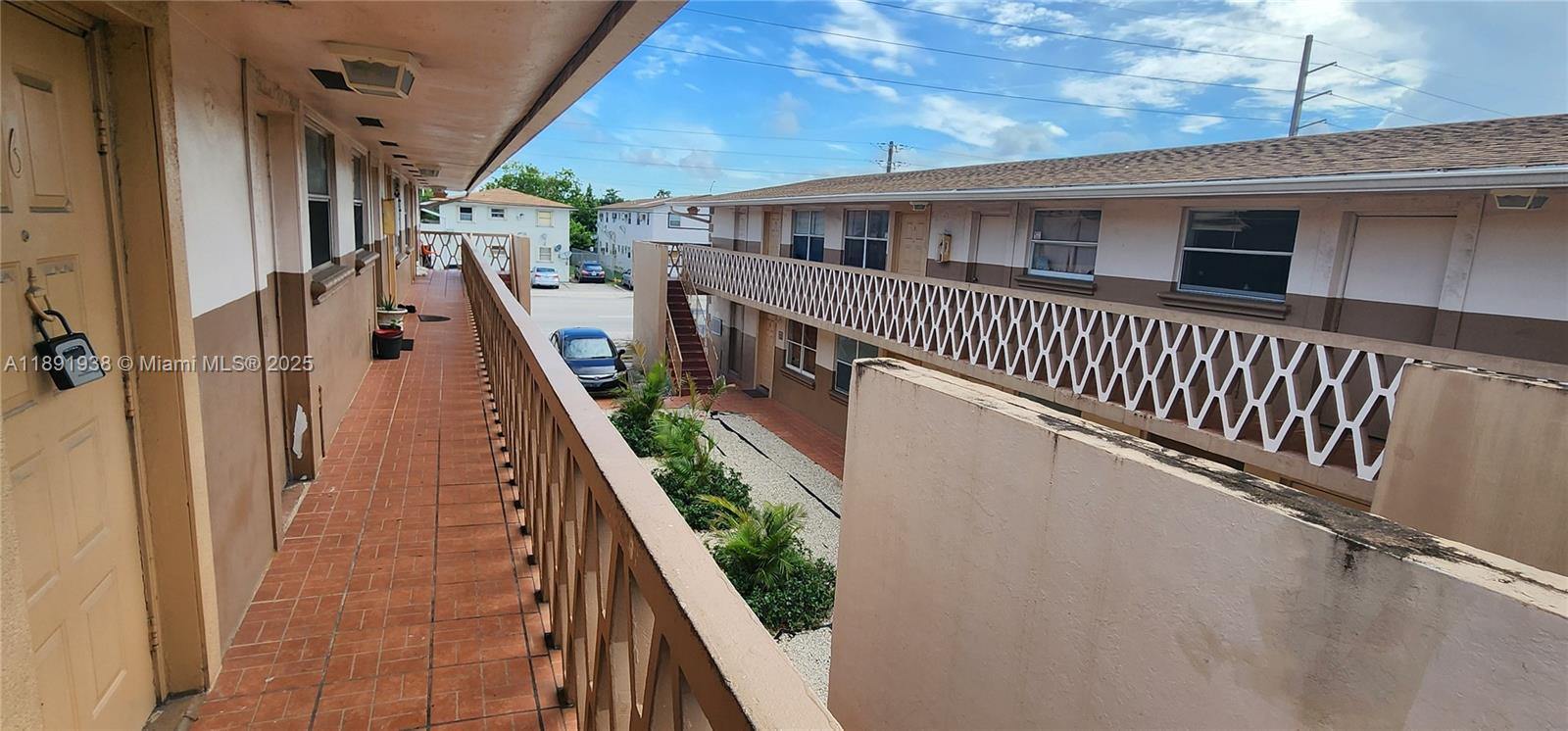 PHILLIPSONS ADDN TO HIALE - Residential Lease