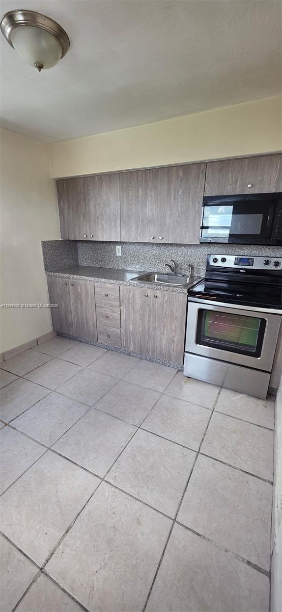 PHILLIPSONS ADDN TO HIALE - Residential Lease