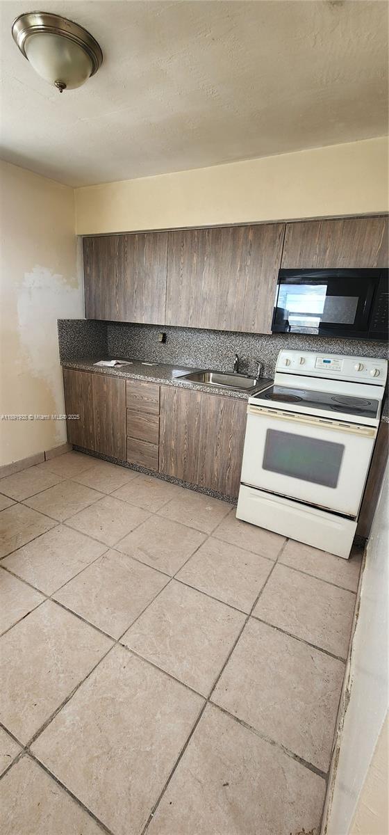 PHILLIPSONS ADDN TO HIALE - Residential Lease