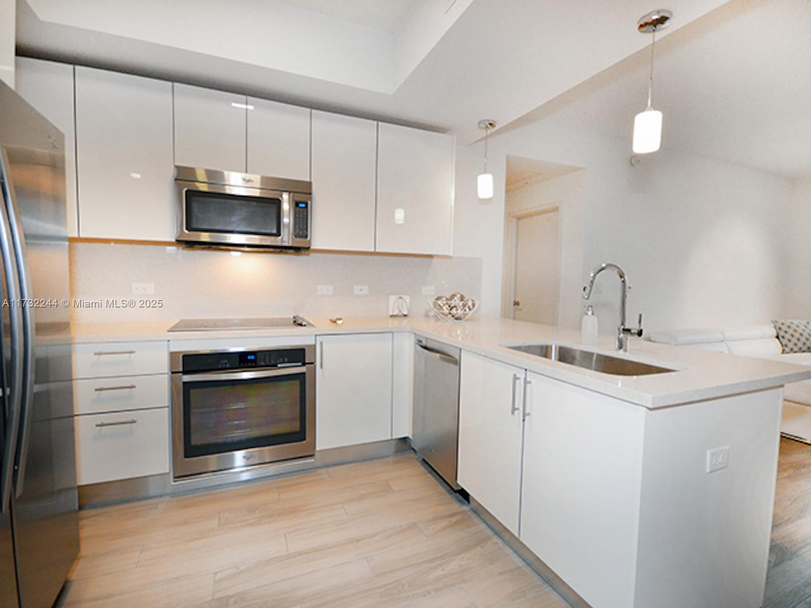 999 SW 1st Ave 1611
