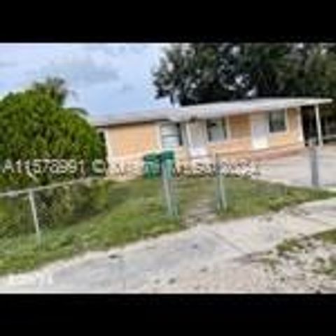 Single Family Residence in Miami Gardens FL 3411 211th St.jpg