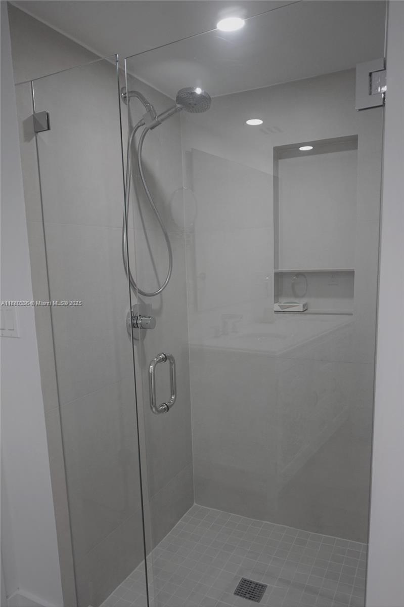 CAPE FLORIDA CLUB CONDO P - Residential Lease