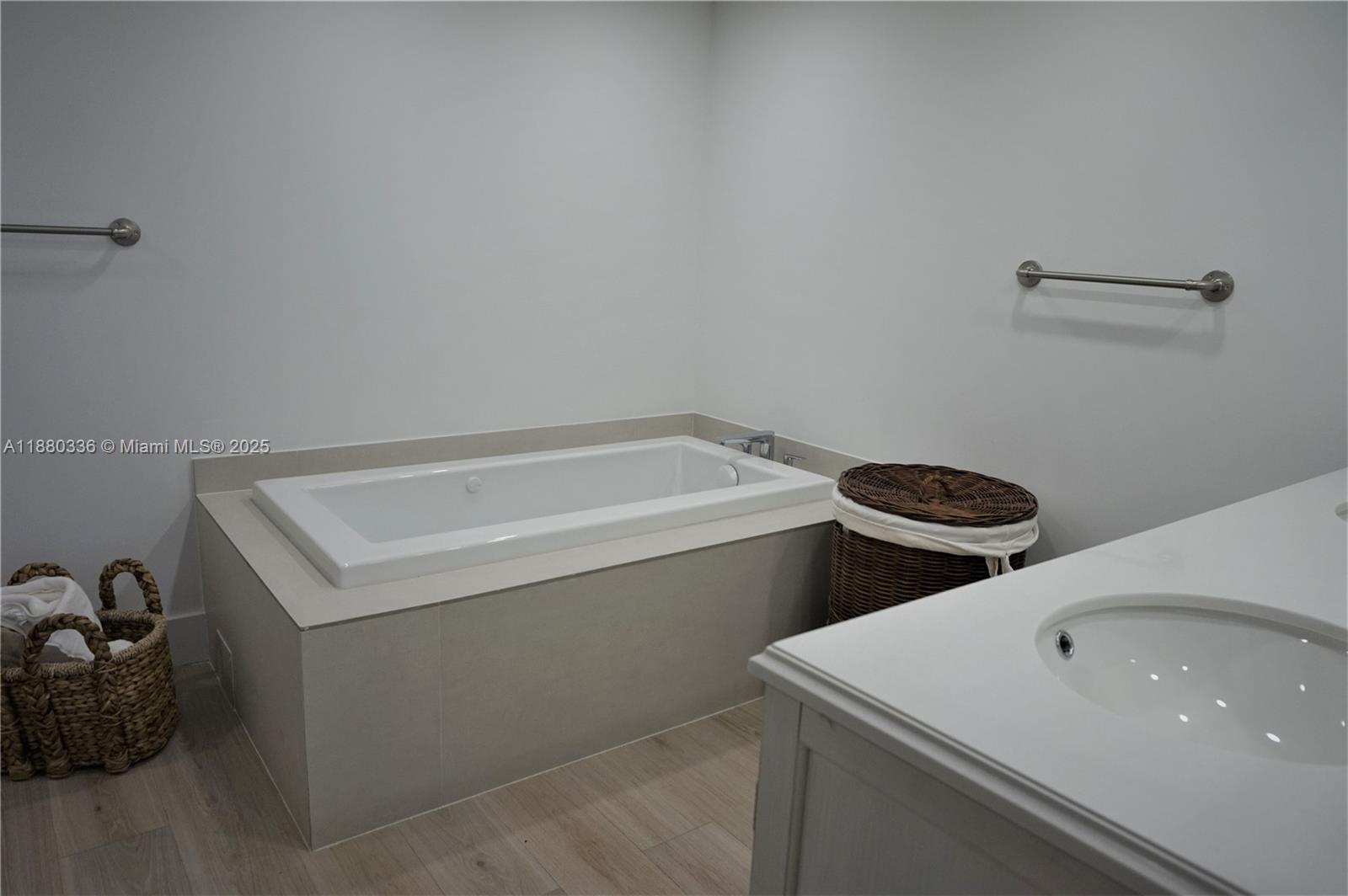 CAPE FLORIDA CLUB CONDO P - Residential Lease