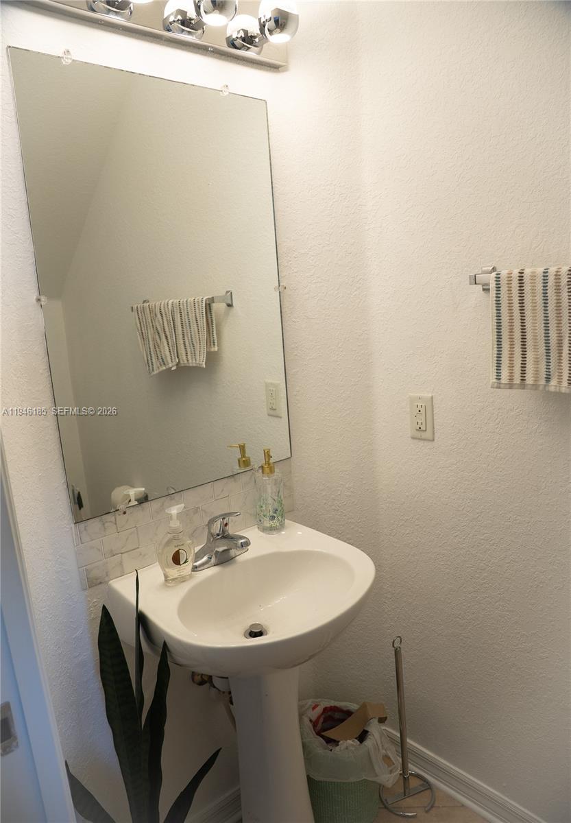 HIGHLAND PARK VILLAGE CON - Residential