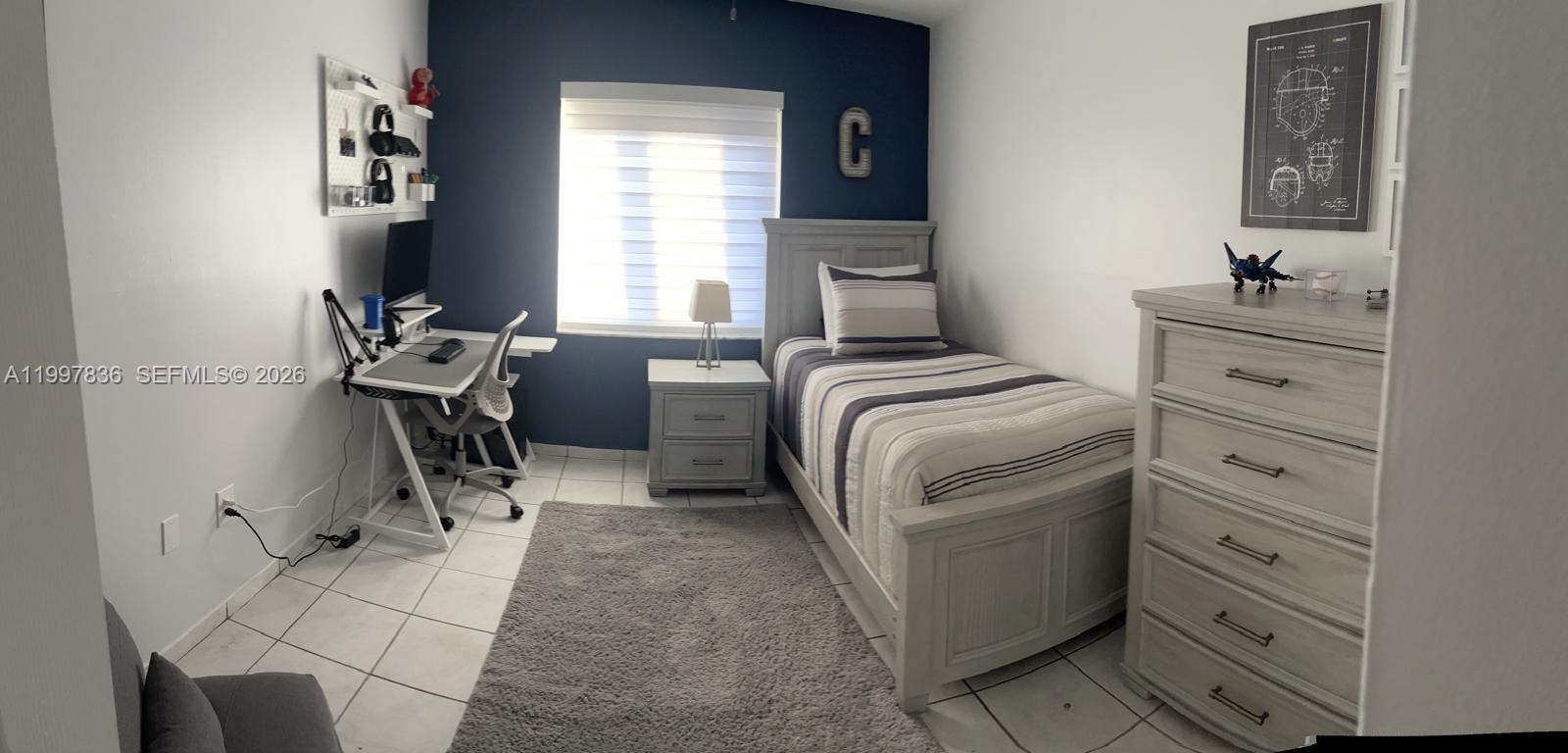 BIRD LAKES TOWNHOUSE SEC - Residential Lease