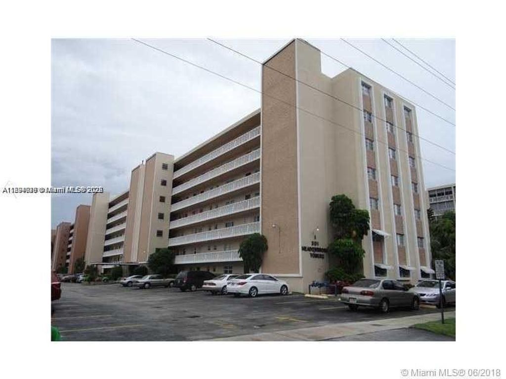 Photo of 301 NE 14th Ave #606, Hallandale Beach, FL 33009 (MLS # A11694029)