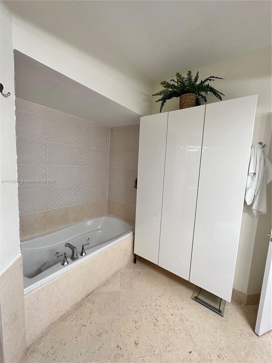 TURNBERRY VILLAGE SO TOWE - Residential