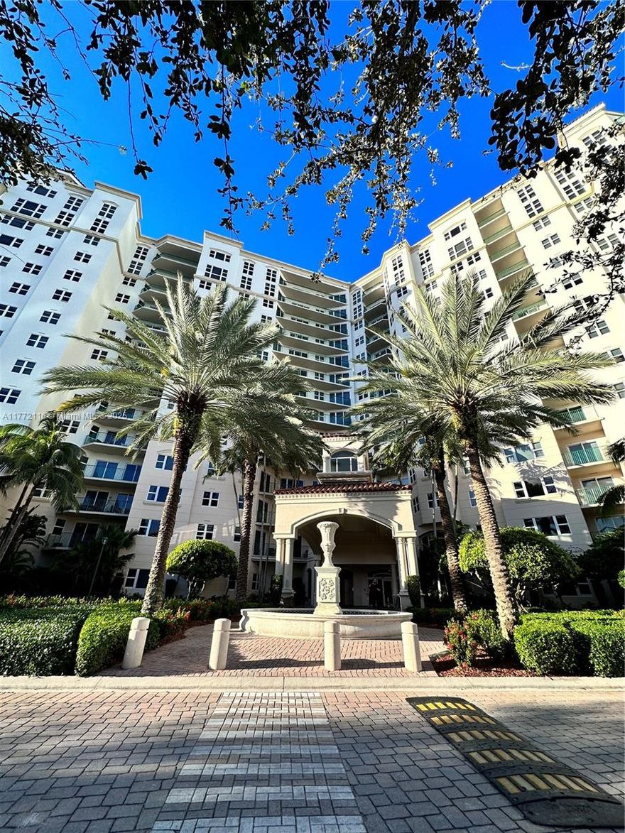 Beautiful modern and spacious Apartment in the heart of Aventura. Fully Furnished 2 Bedrooms with 2 Full Bathrooms! Great Balcony, Excellent Building Amenities. Great swimming Pool, Social Room, Gym and Spa, BBQ, Valet Service, Business Center, Billiard Room, Fitness Center. Minutes to Aventura Mall and Sunny Isles Beach. Security 24 hours.