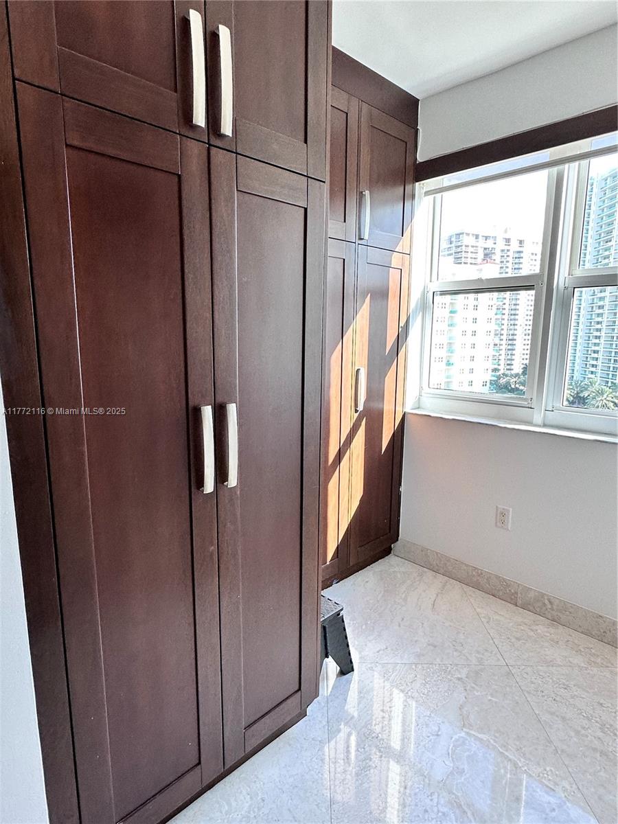 TURNBERRY VILLAGE SO TOWE - Residential