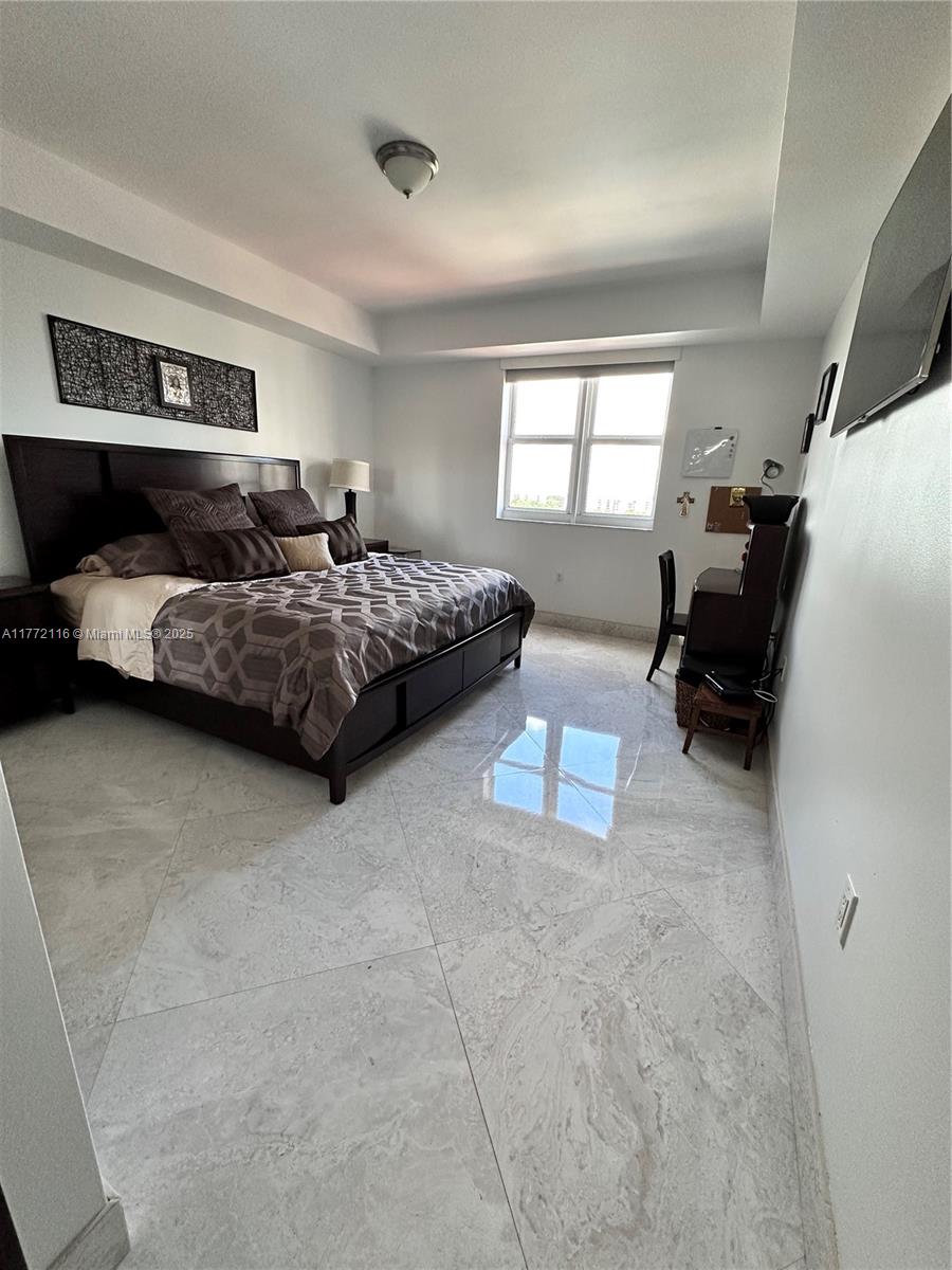 TURNBERRY VILLAGE SO TOWE - Residential