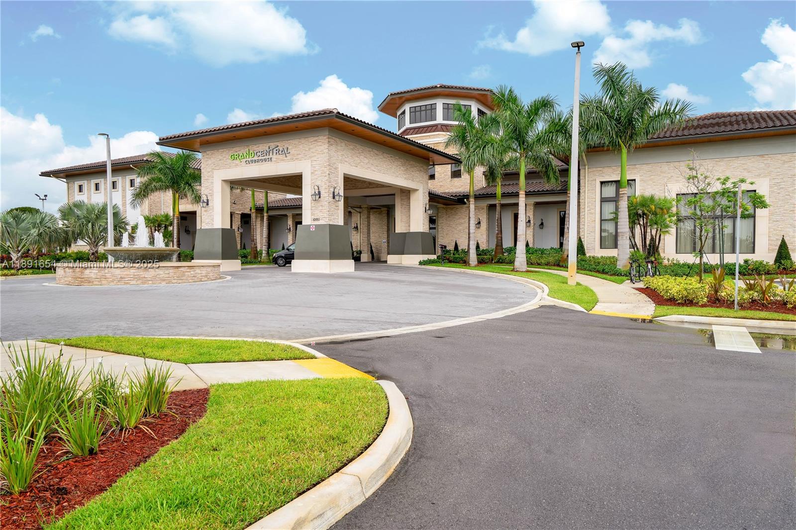 GRAND BAY SOUTH VILLAS - Residential Lease