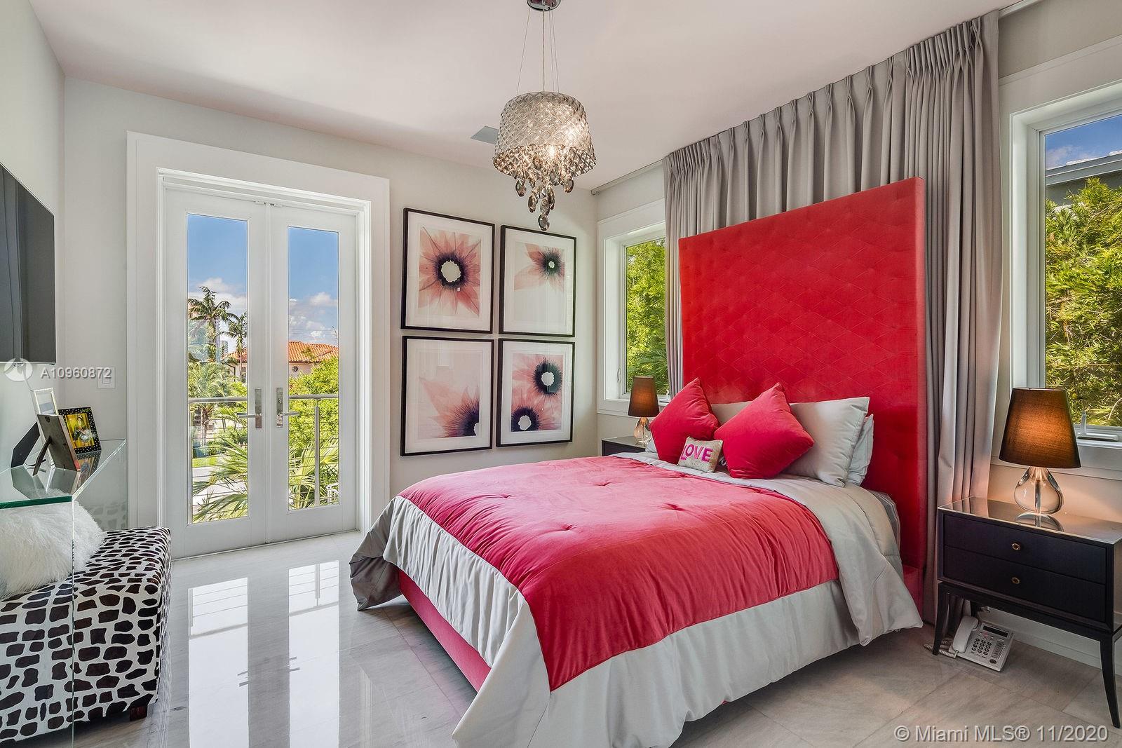 SUNRISE HARBOUR REV PL - Residential