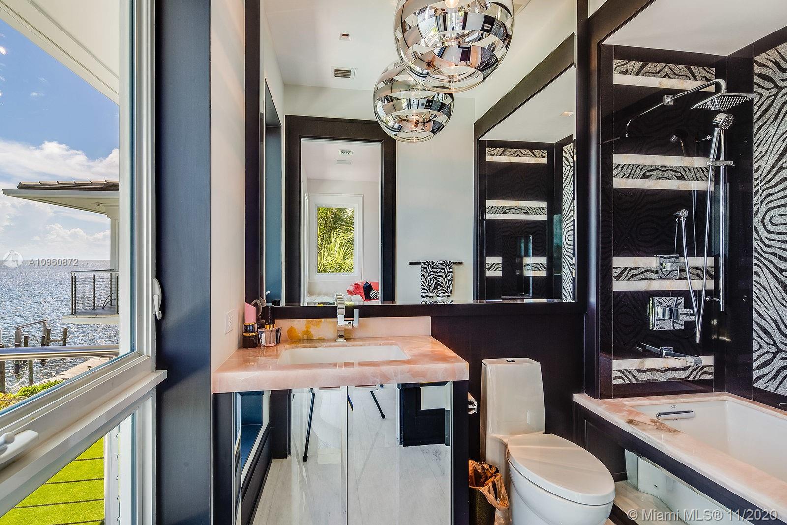 SUNRISE HARBOUR REV PL - Residential