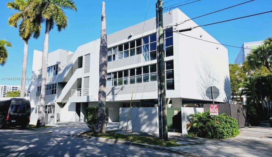 2424 S Dixie Hwy, Miami, FL, 33133/$5,100,000 2 2424 S Dixie Hwy