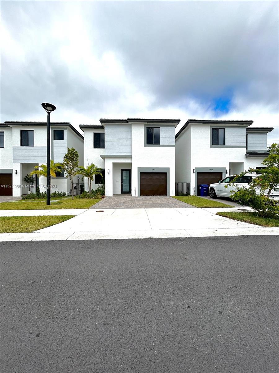 Rental Property at 15811 Sw 136th Ter 15811, Miami, Broward County, Florida - Bedrooms: 4 
Bathrooms: 4  - $3,900 MO.