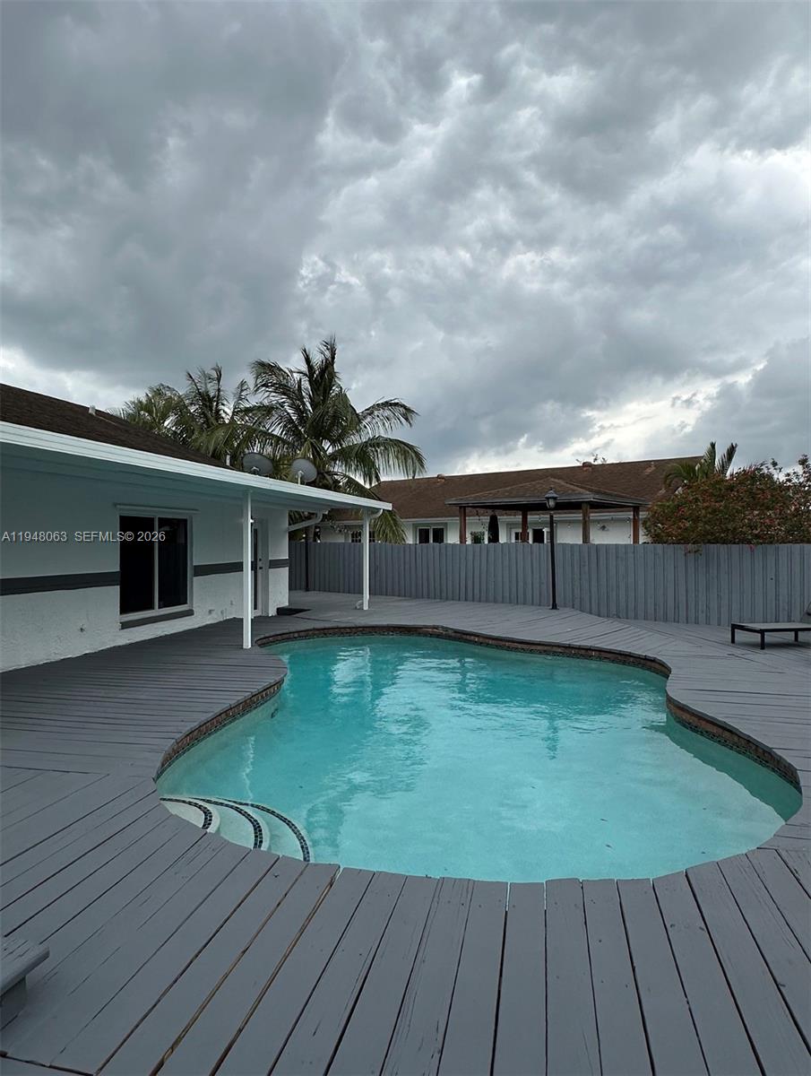 RAINBOW MIRAMAR - Residential