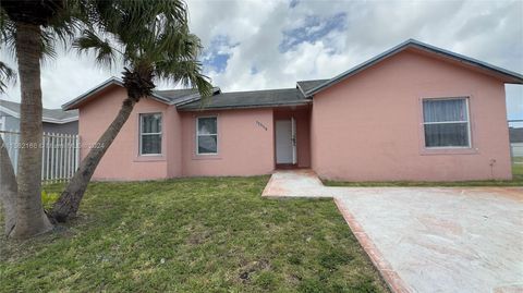 Single Family Residence in Miami FL 12555 211th Ter Ter.jpg