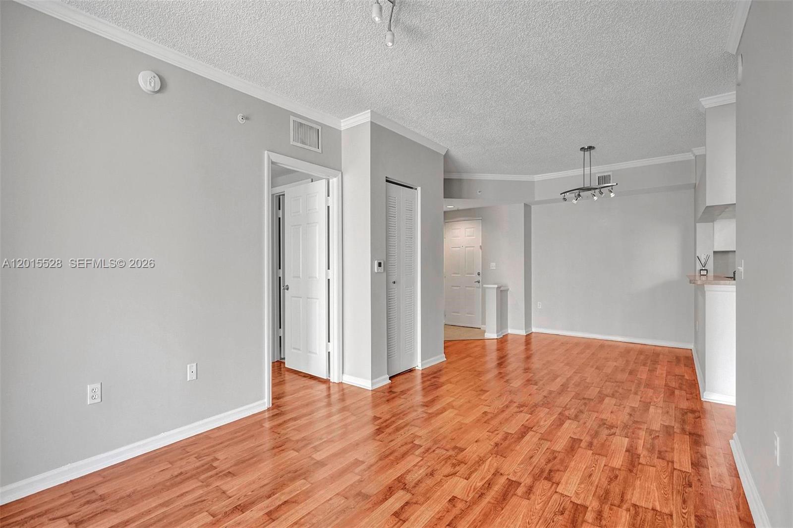 PORTO BELLAGIO CONDO - Residential