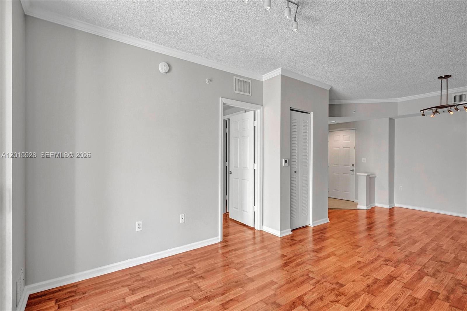 PORTO BELLAGIO CONDO - Residential