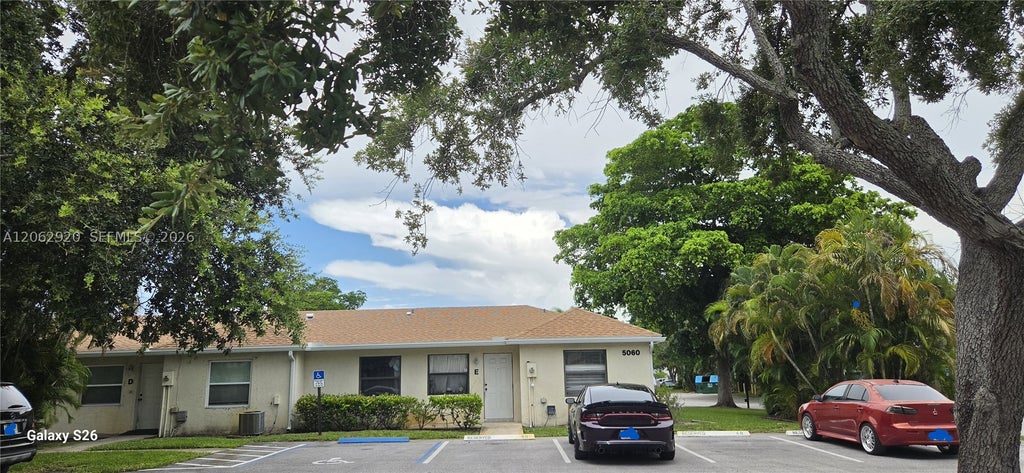 Photo of 5060 Sanctuary Way #E, West Palm Beach, FL 33417 (MLS # A12062920)