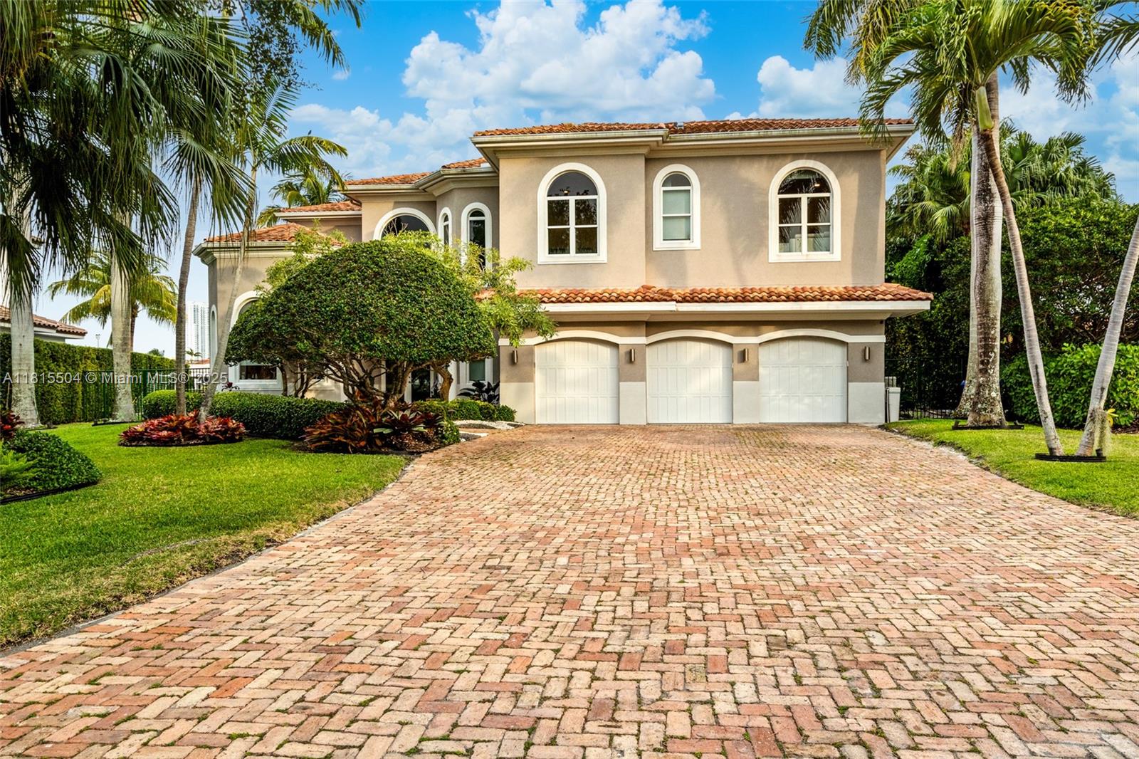 1260 Harbor Ct