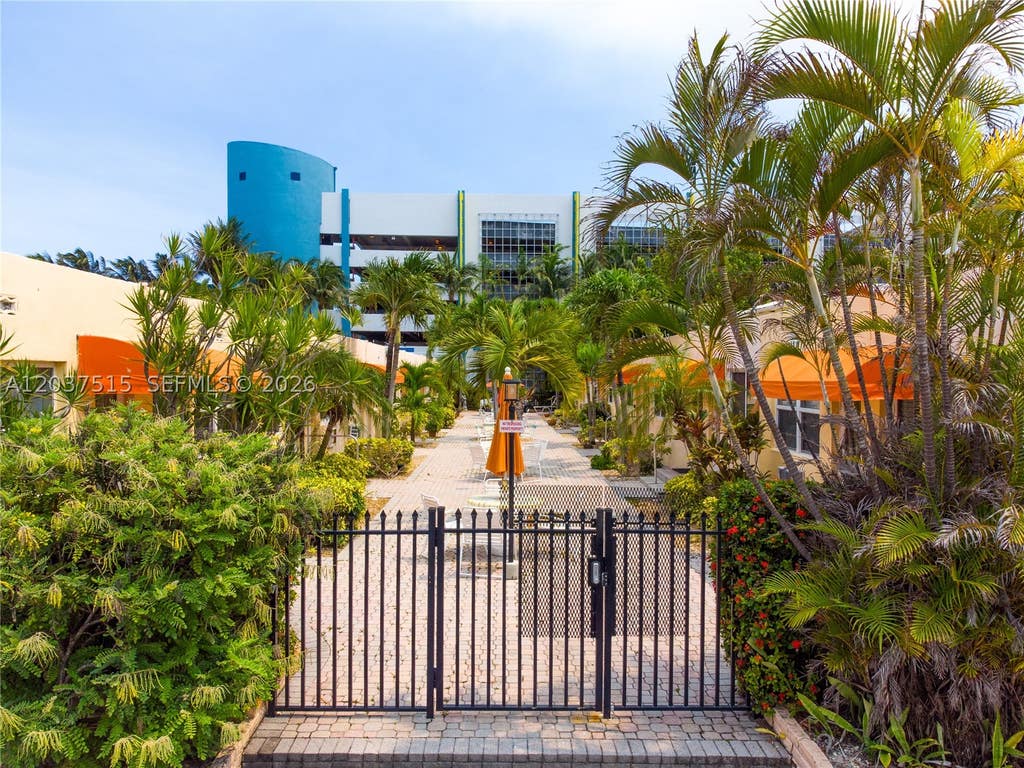 Photo of 336 Arthur St #118, Hollywood, FL 33019 (MLS # A12037515)