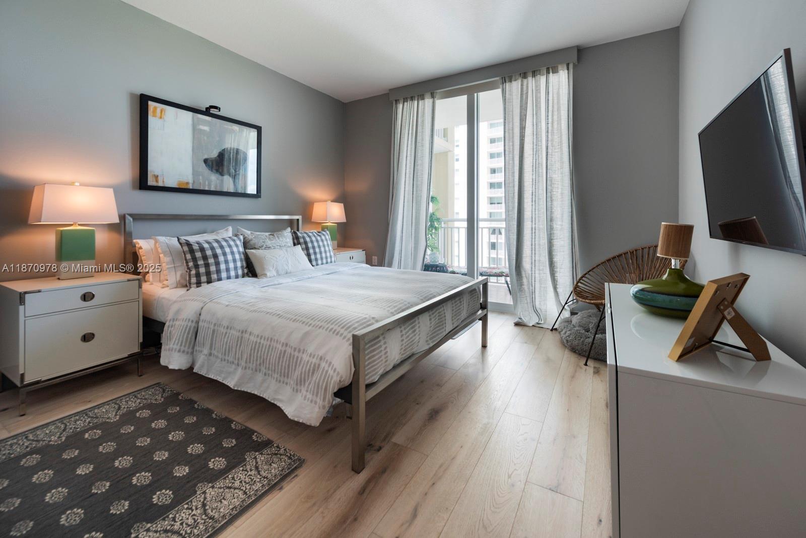 DUO CONDOMINIUM EAST - Residential