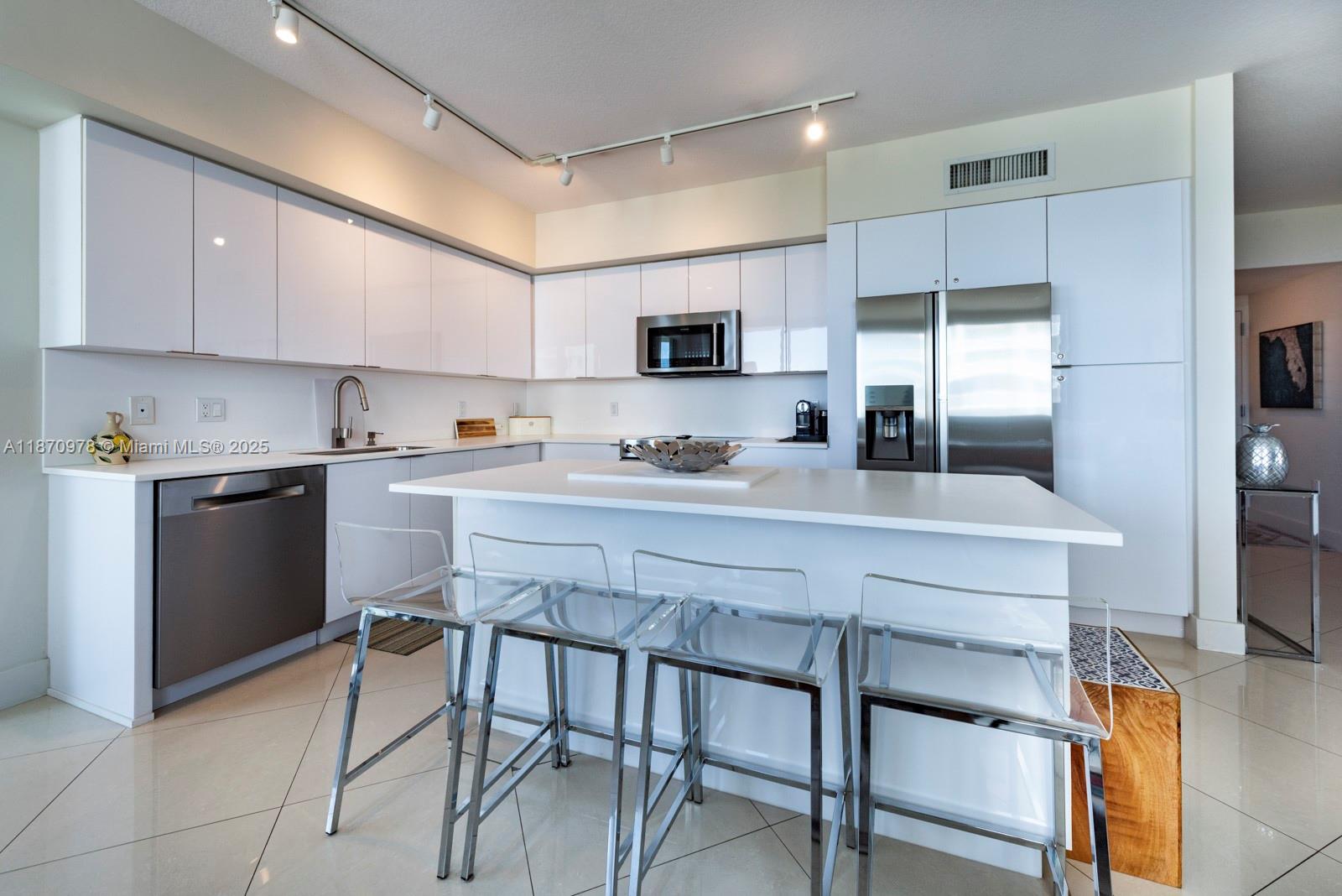 DUO CONDOMINIUM EAST - Residential