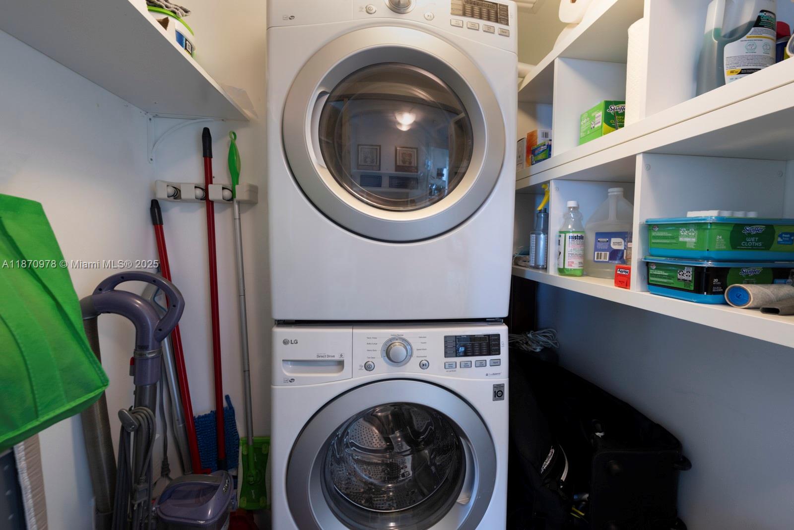 DUO CONDOMINIUM EAST - Residential