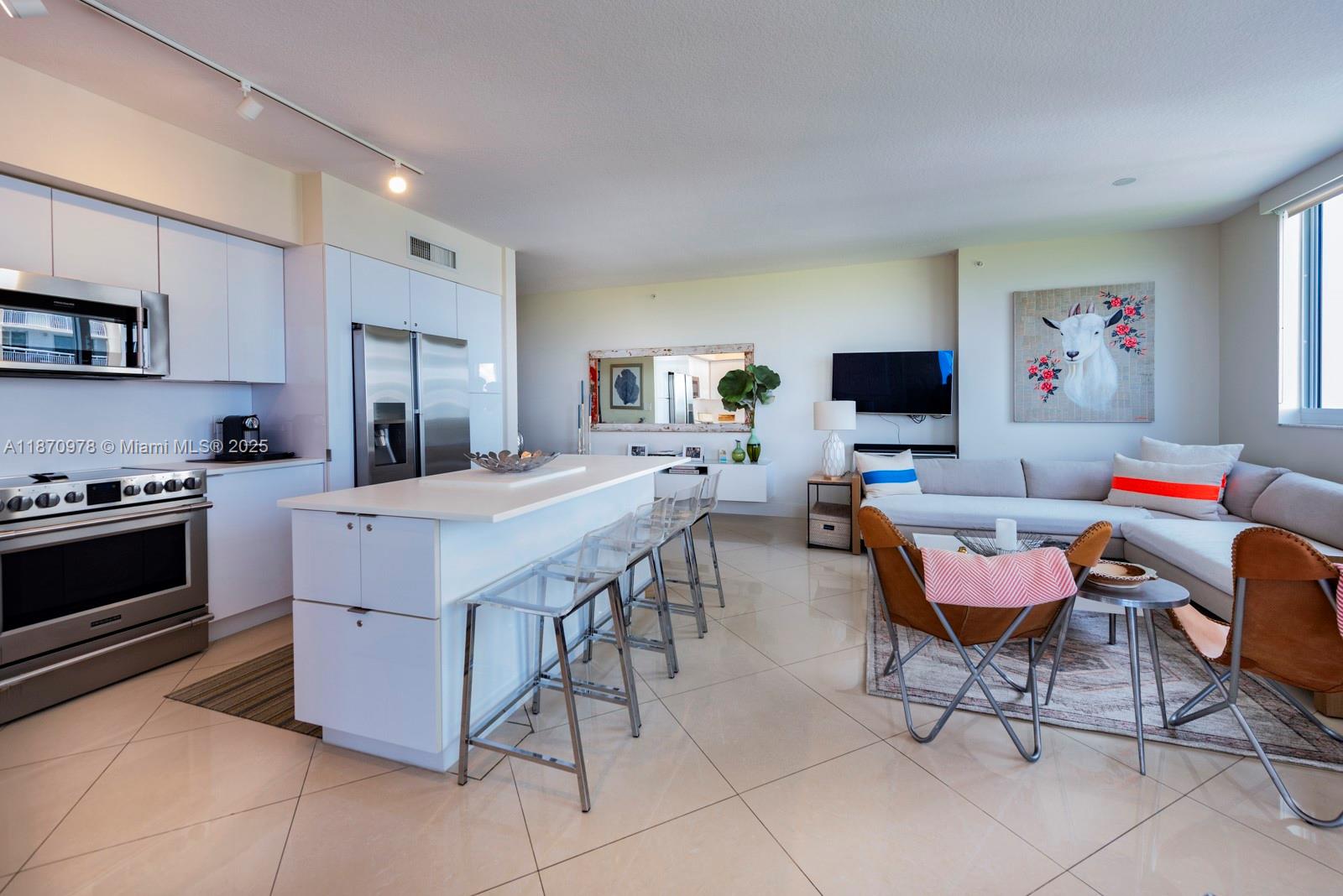 DUO CONDOMINIUM EAST - Residential