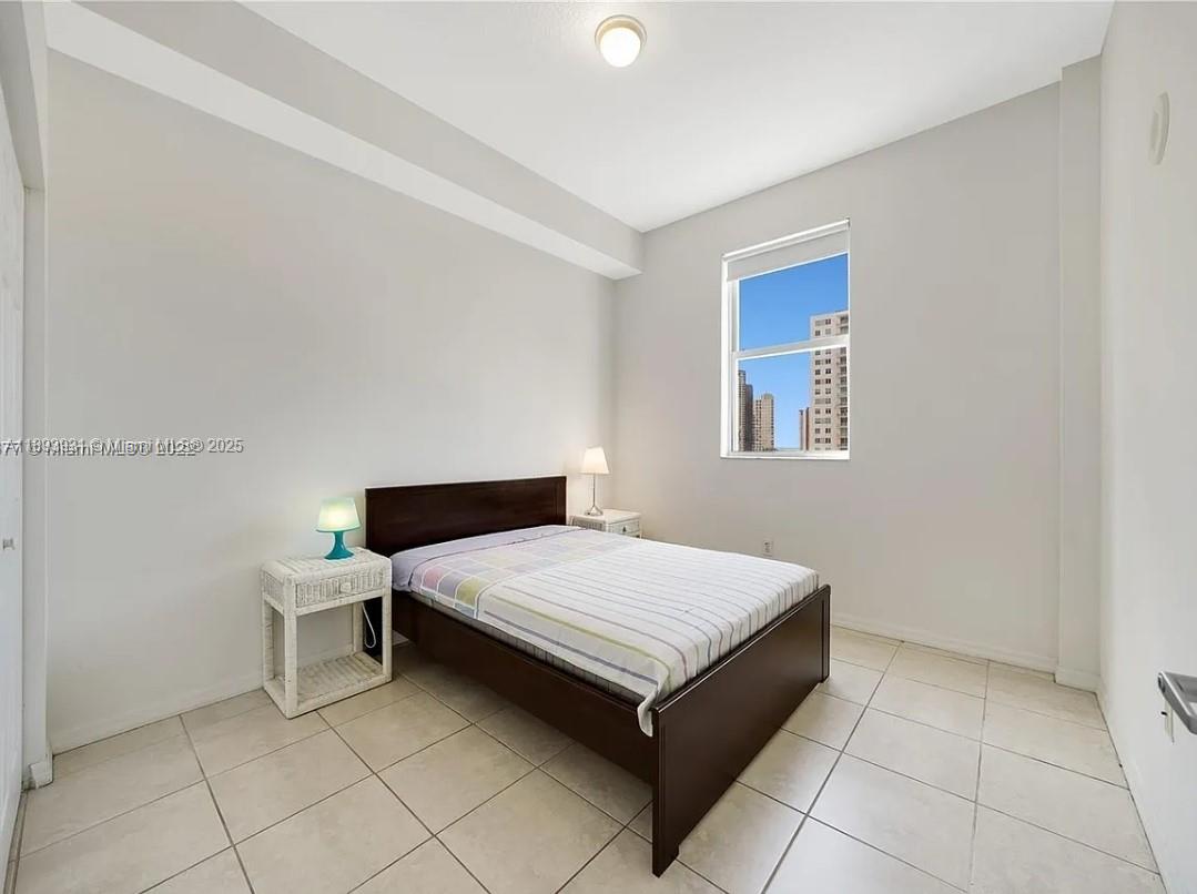 PARKVIEW AT BRICKELL COND - Residential Lease