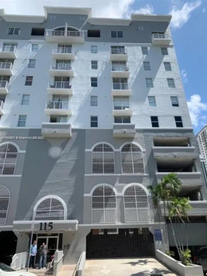 Welcome to Parkview at Brickell Condo Tower! Ideally situated in the heart of Brickell, this residence offers unbeatable convenience—just minutes from markets, top-rated restaurants, cafés, and shopping. Enjoy easy access via car, bike, walk, or the People Mover to explore Downtown Miami, Coconut Grove, Coral Gables, Key Biscayne, and all nearby UM campuses including FIU and MIA.
Available for annual lease only.
Currently tenant-occupied until end of October 2025.
Please use ShowingTime to schedule appointments and follow up via text or call for additional details.