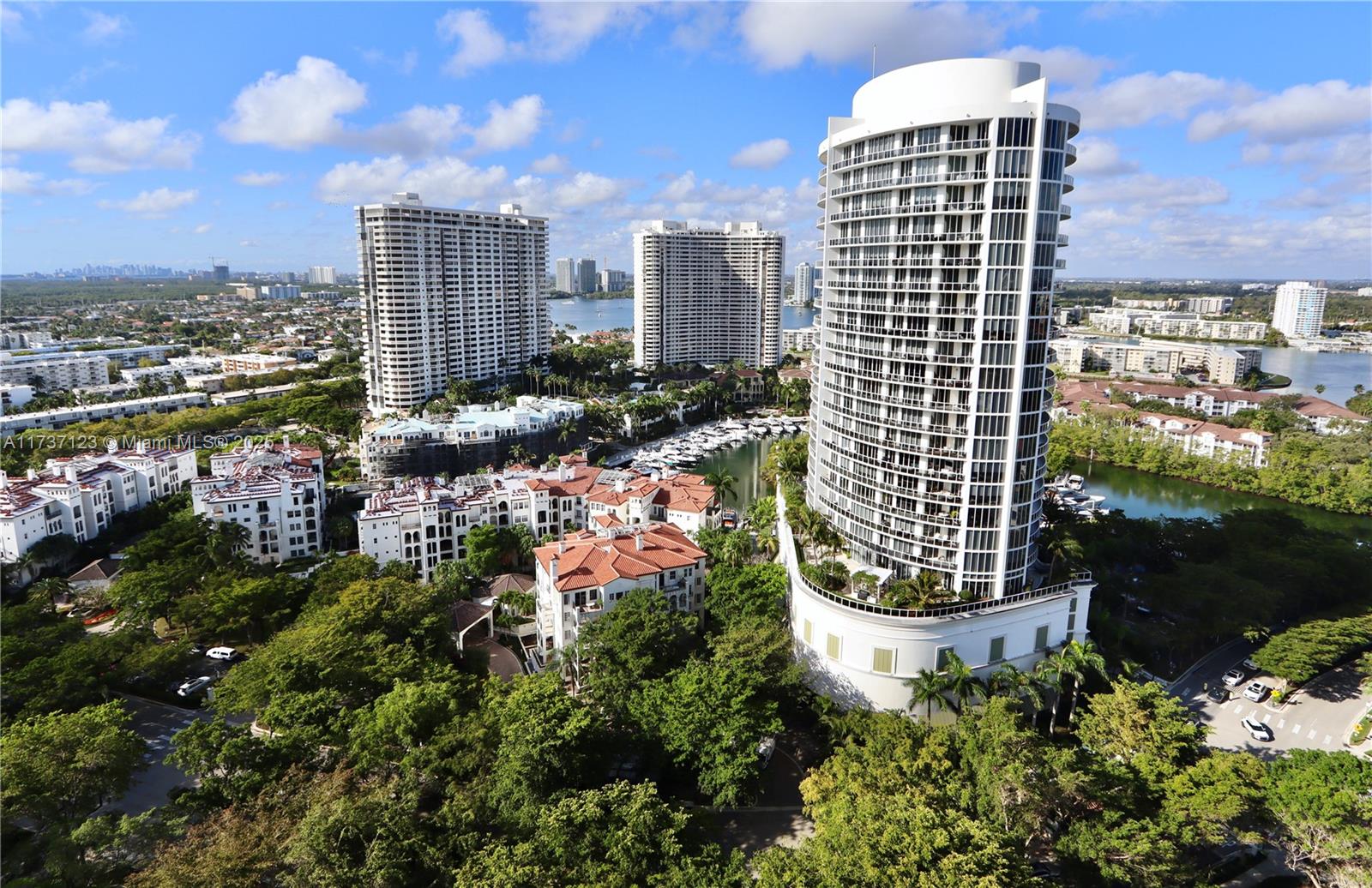 4000 ISL BLVD WILLIAMS IS - Residential