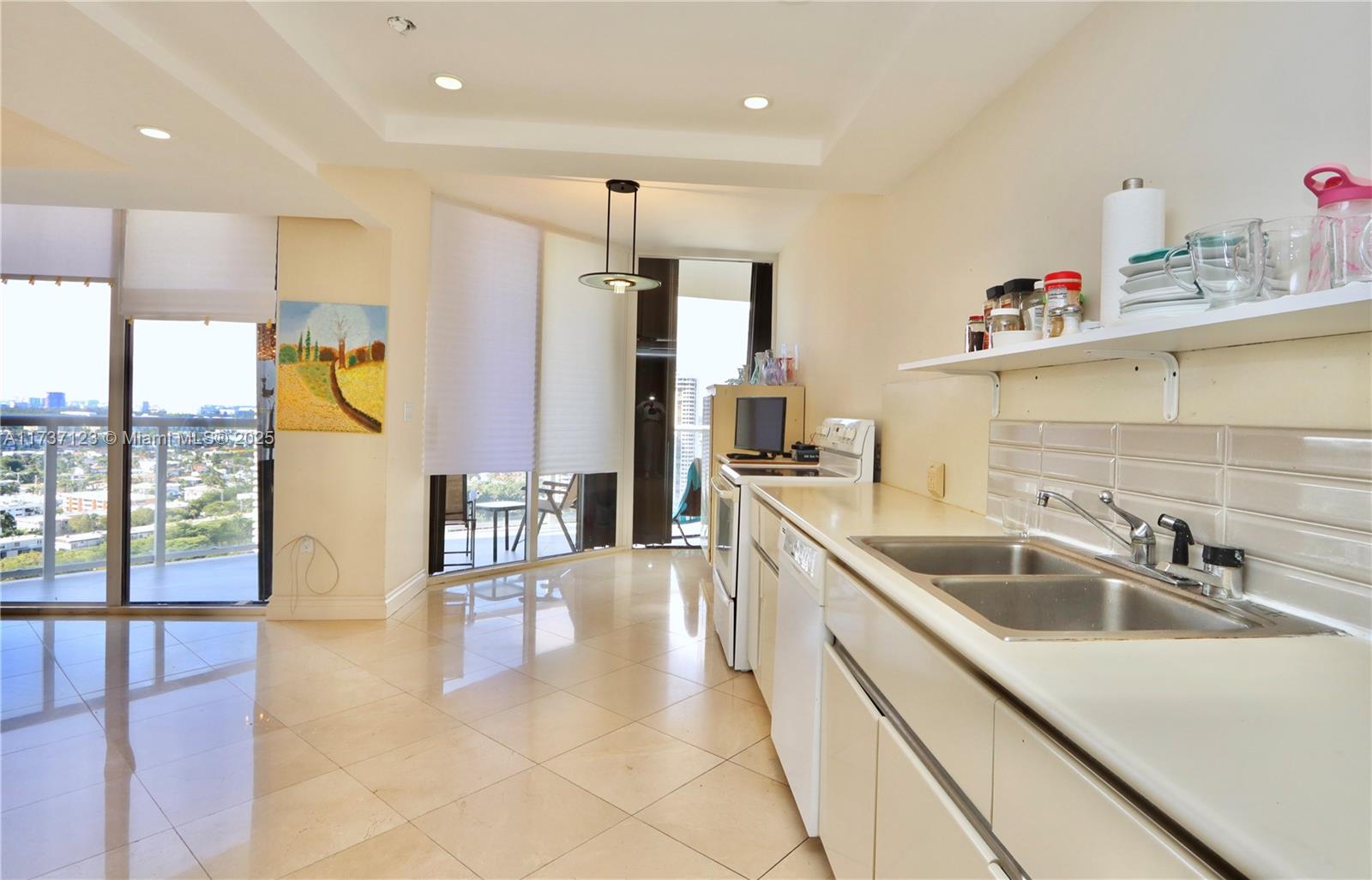 4000 ISL BLVD WILLIAMS IS - Residential