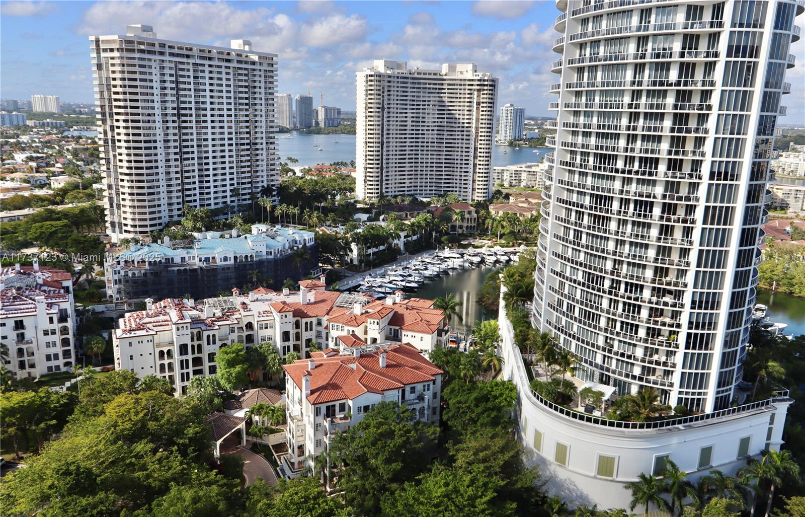 4000 ISL BLVD WILLIAMS IS - Residential