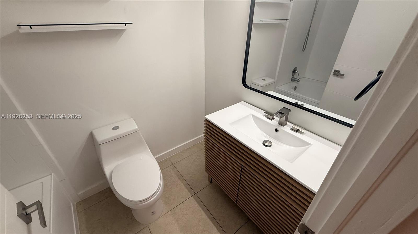 VISTA LAGO AT THE HAMMOCK - Residential Lease