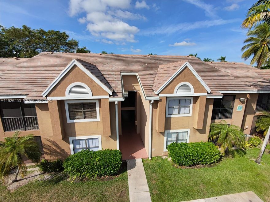 Beautiful & Updated 2/2 in West Kendall! Modern and well-maintained 2-bedroom, 2-bath condo centrally located in the heart of West Kendall. Features include stainless steel appliances, tankless water heater, and accordion shutters. Inside you’ll find roman tubs, walk-in closets, an open living area, and a screened-in patio ideal for relaxing.
Enjoy peaceful suburban living with convenient access to A-rated schools, parks, shopping, restaurants, and everyday essentials. Minutes from The Hammocks Town Center, West Kendall Baptist Hospital, and multiple scenic parks for outdoor activities.

Perfect for your comfort, convenience, and a great location. Vacant & Ready for move-in.