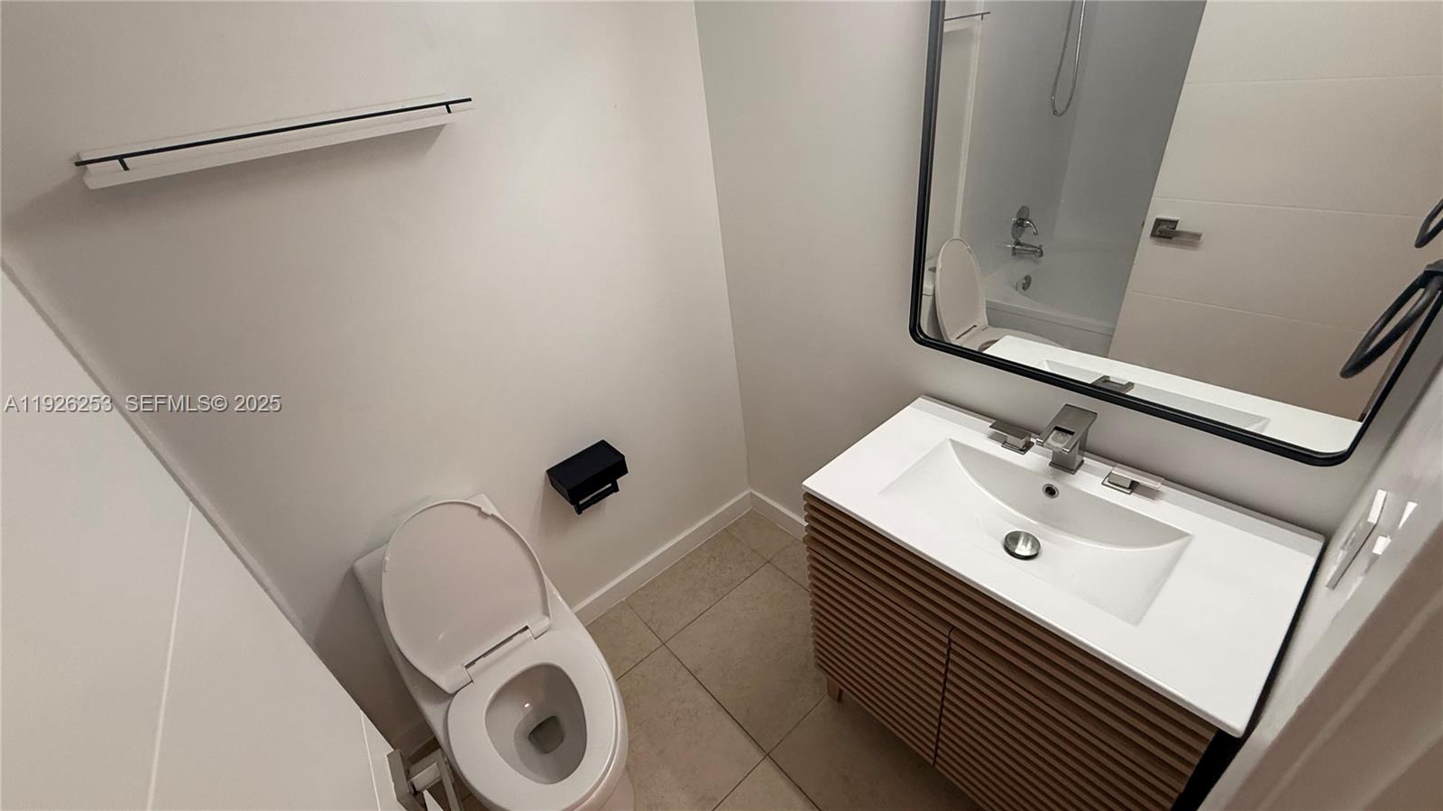 VISTA LAGO AT THE HAMMOCK - Residential Lease