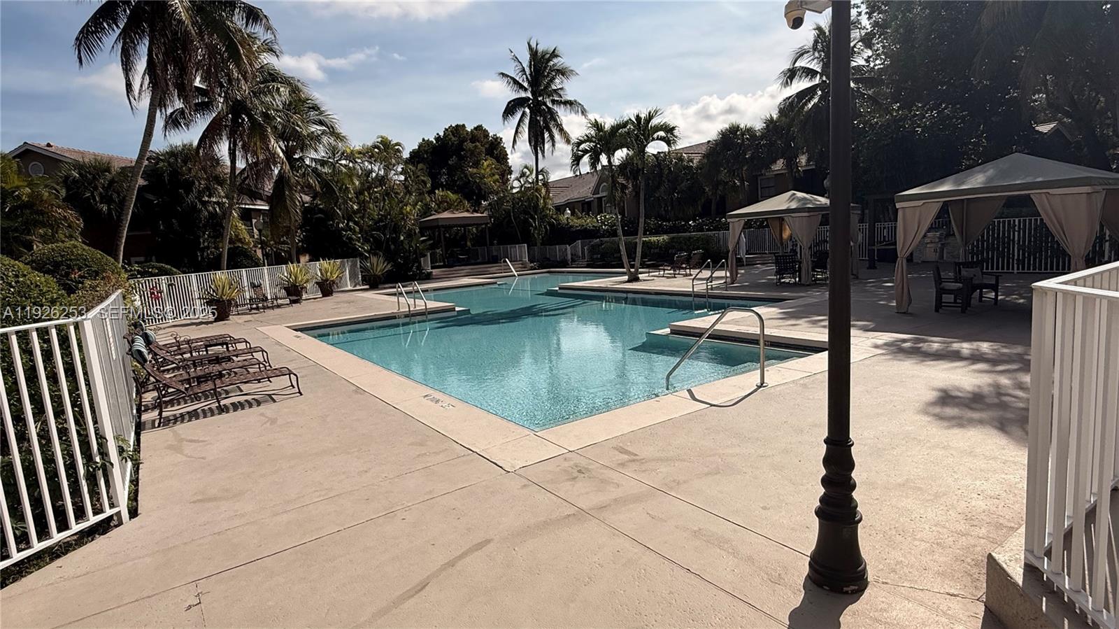 VISTA LAGO AT THE HAMMOCK - Residential Lease