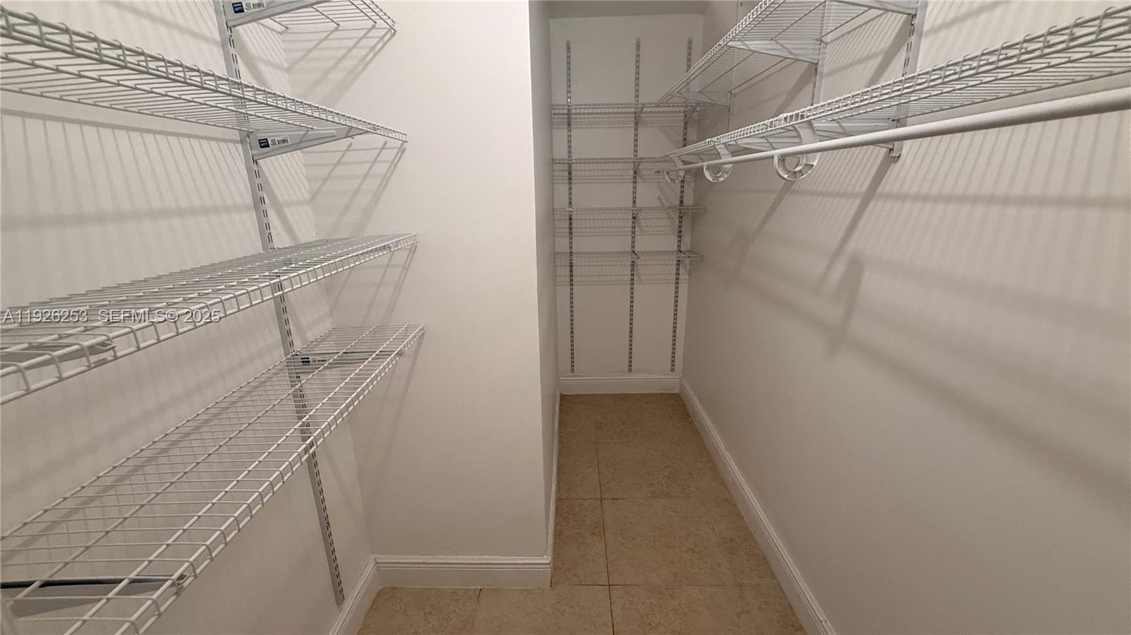 VISTA LAGO AT THE HAMMOCK - Residential Lease