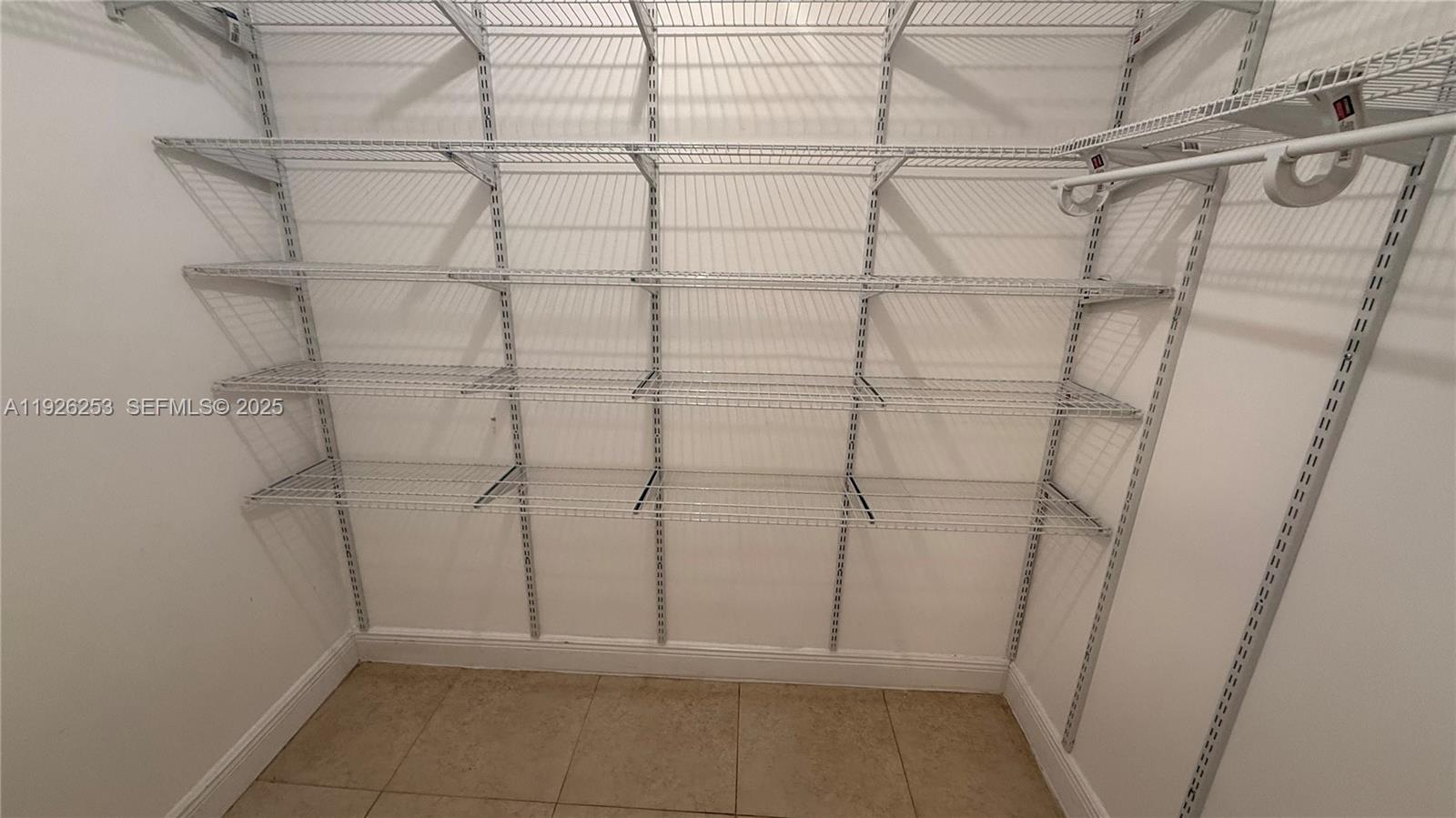 VISTA LAGO AT THE HAMMOCK - Residential Lease